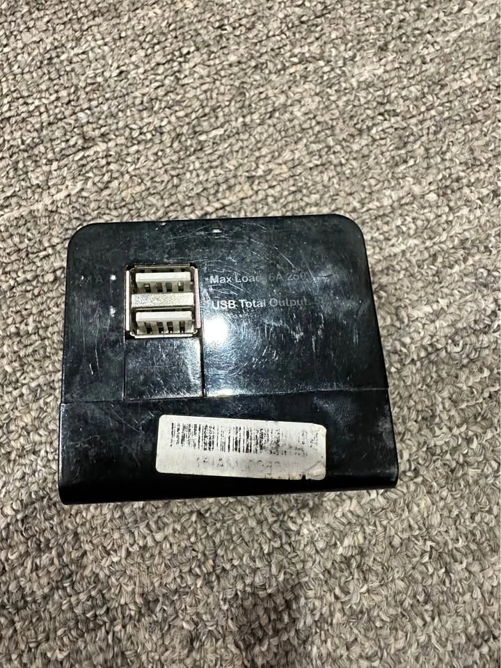 Travel adapter - photo 4