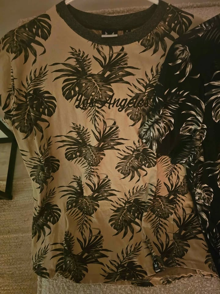 WXYZ Los Angeles Tropical Print T-Shirts Pair - photo 2