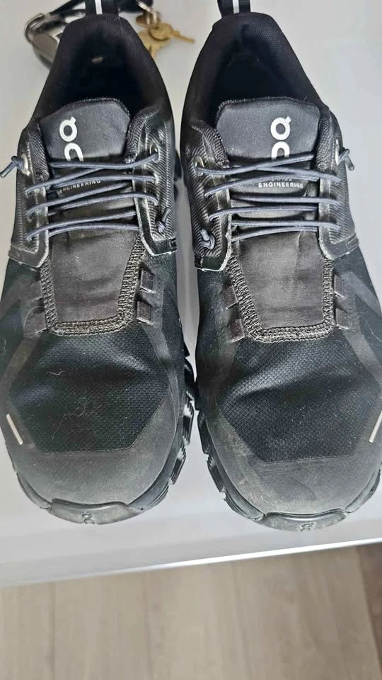 On Cloud 5 Waterproof Running Shoes