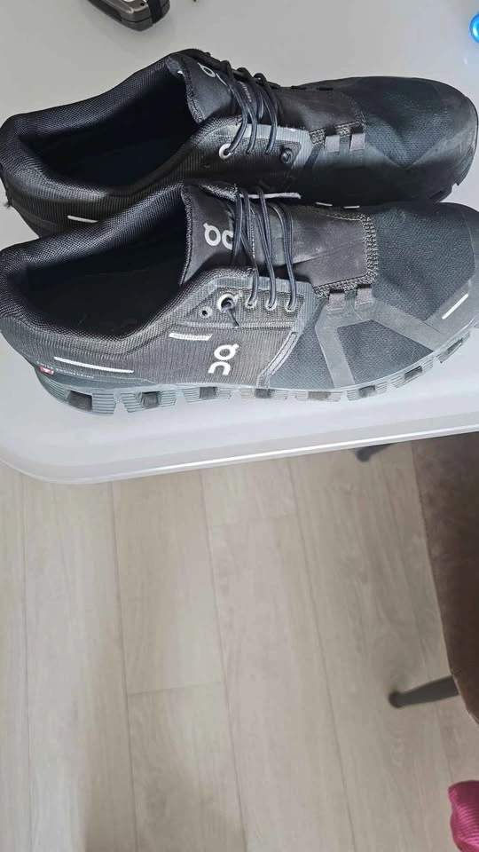 On Cloud 5 Waterproof Running Shoes - photo 2