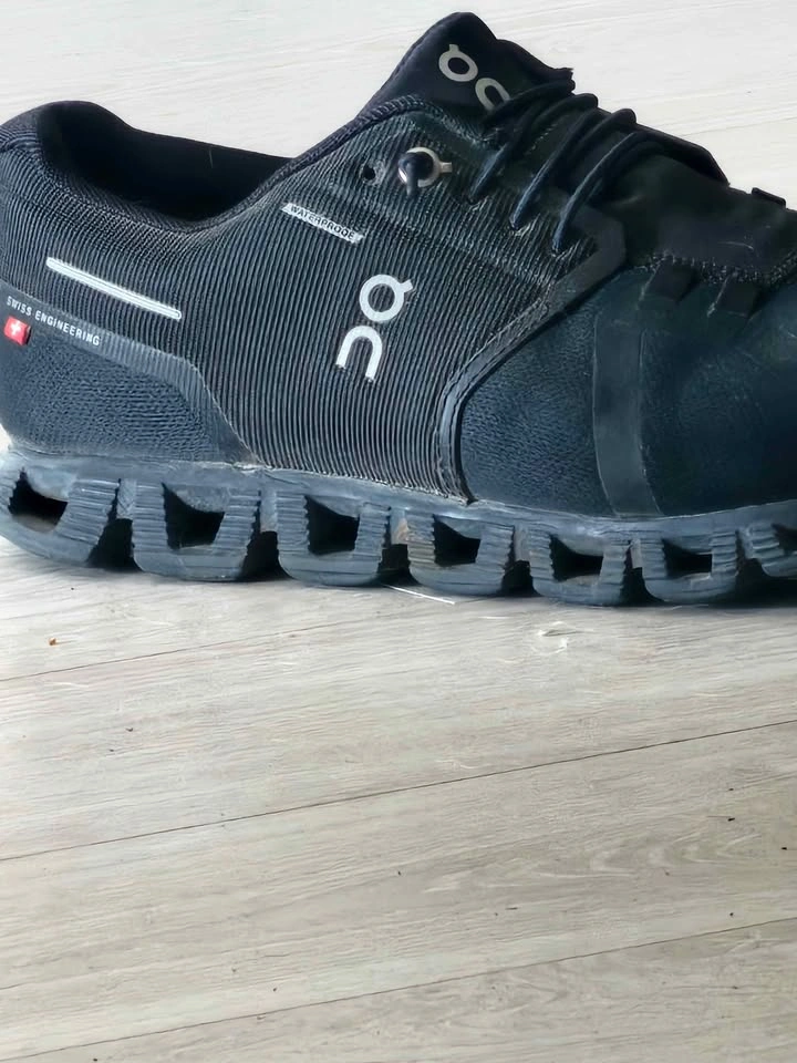 On Cloud 5 Waterproof Running Shoes - photo 3