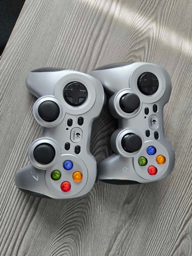 Logitech F710 Wireless Gamepad