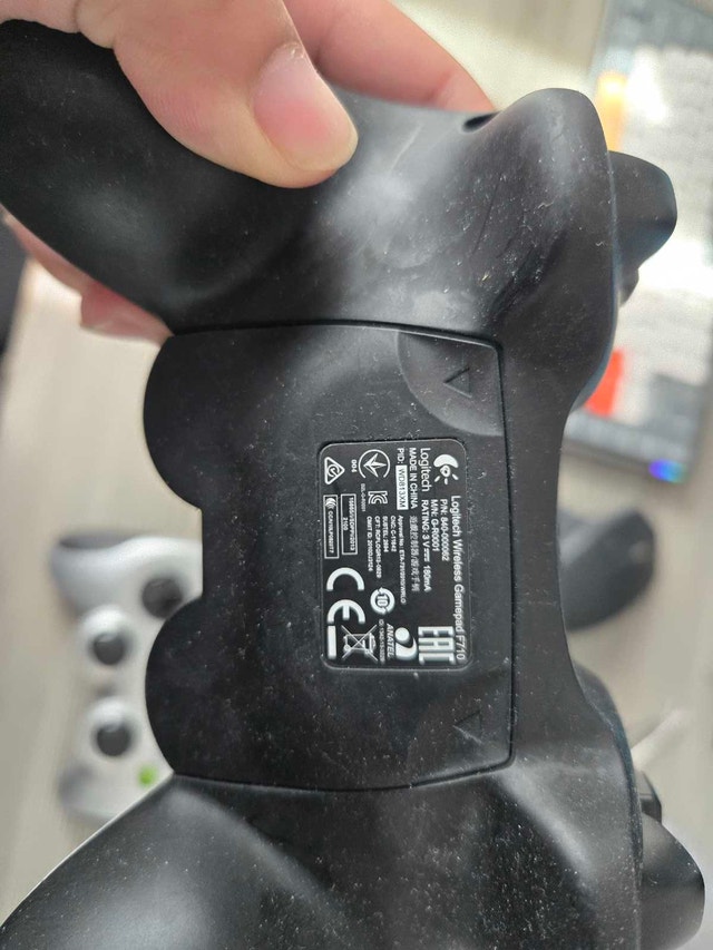 Logitech F710 Wireless Gamepad - photo 2
