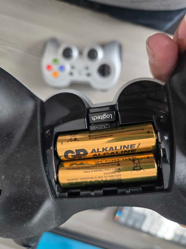 Logitech F710 Wireless Gamepad - photo 3
