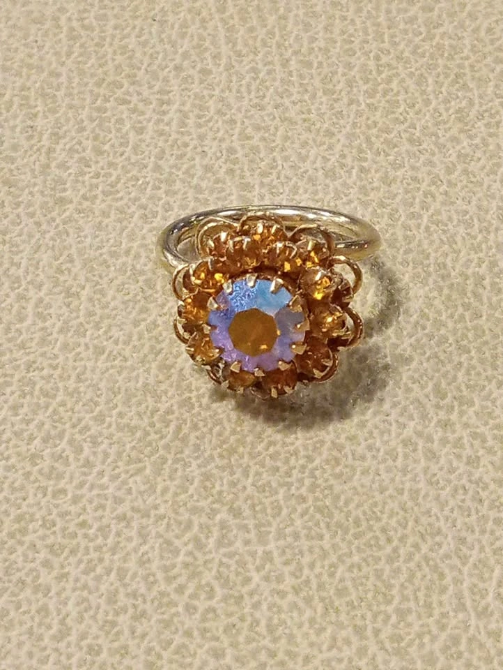 Signed Sarah Cov Canada Size 6 Pinky Ring Gold Tone AB