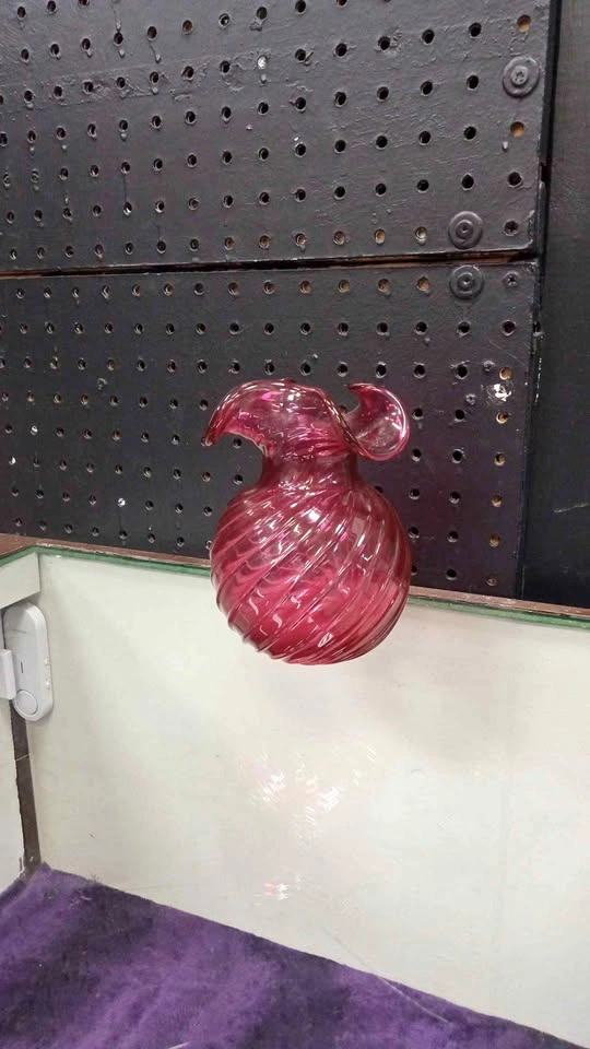 Beautiful Vintage Cranberry Colour Art Glass Vase