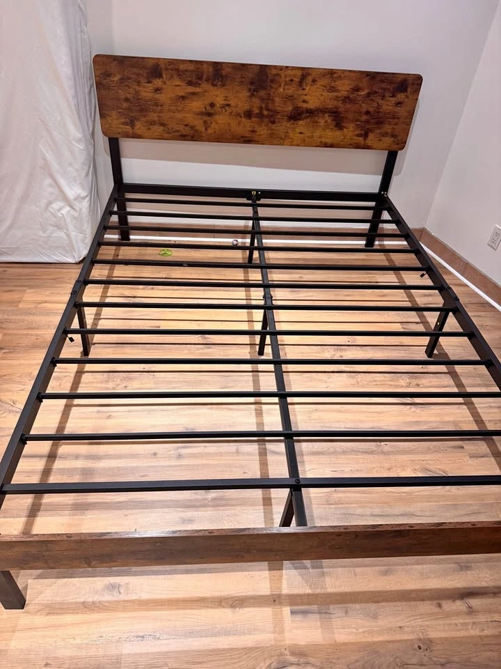Yaheetech Queen Size Platform Metal Bed Frame