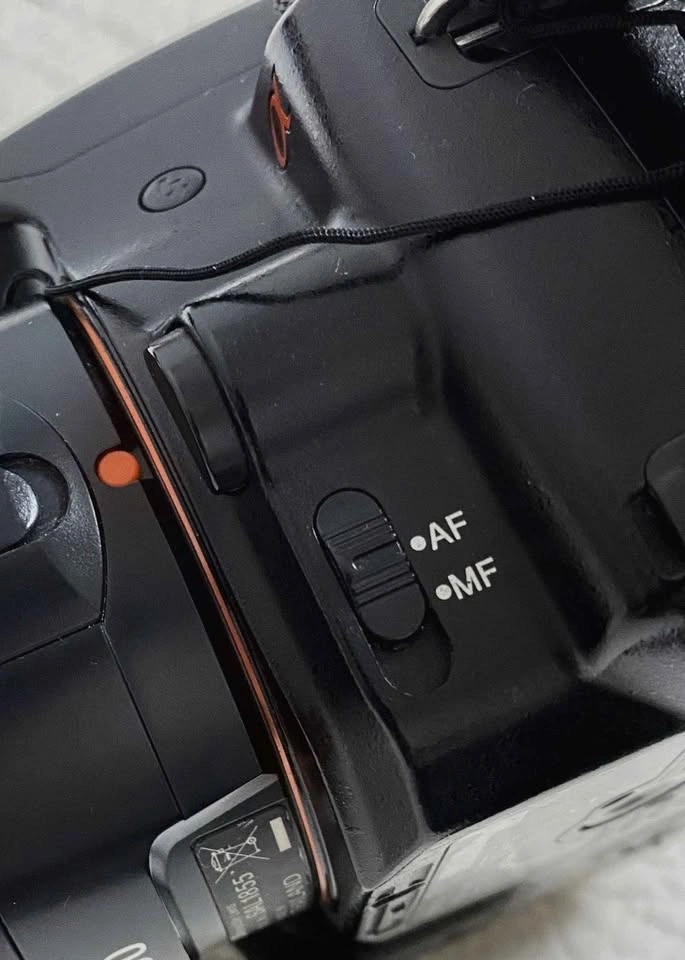 Sony Alpha A35 DSLR Camera Kit with 2 Lenses and Suitcase - photo 4