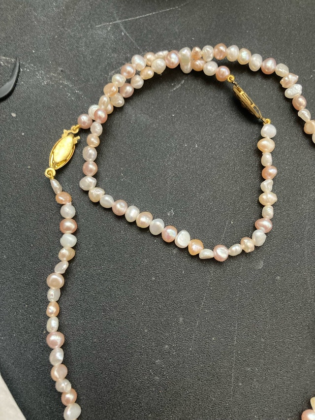 pearl necklace and bracelet - photo 2