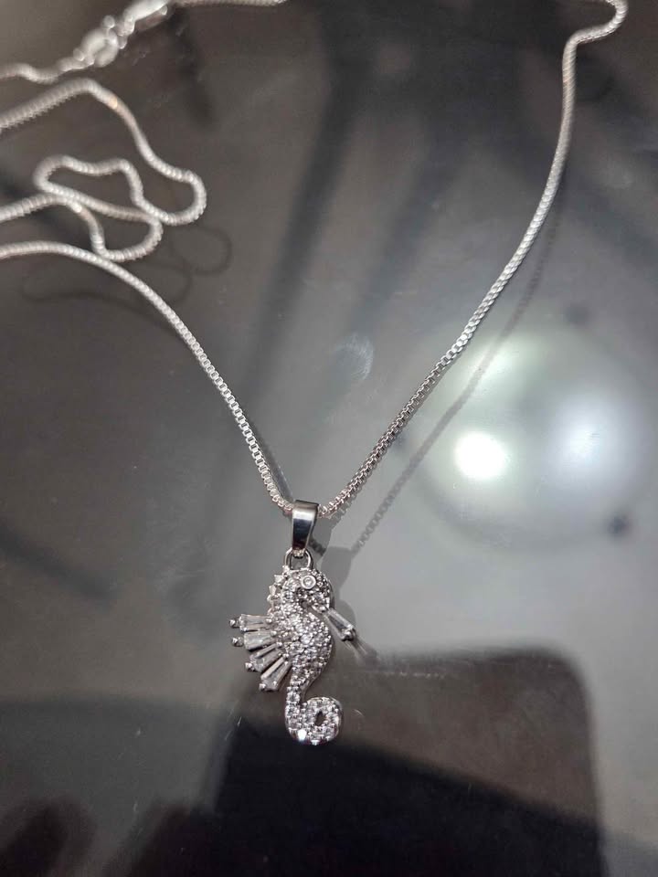 Sterling Silver Seahorse Pendant with Cubic Zirconia - photo 3