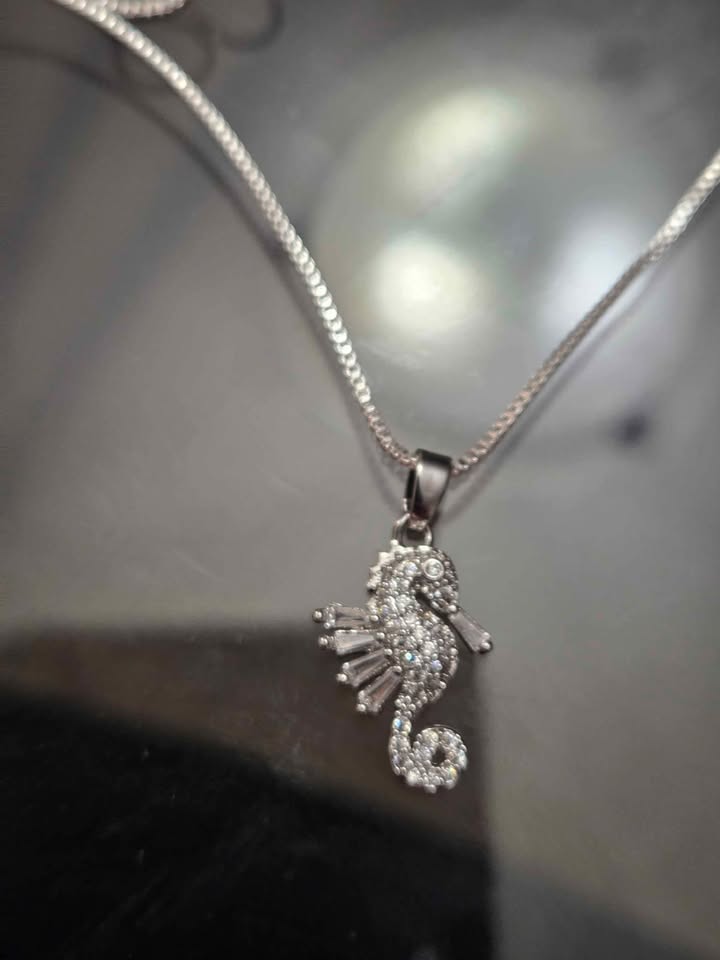 Sterling Silver Seahorse Pendant with Cubic Zirconia - photo 5