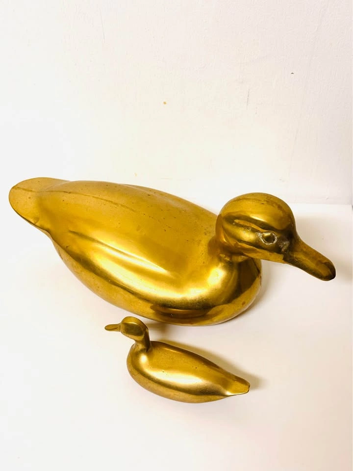 Vintage Solid Heavy Brass Large Mother & Baby Duck Figurines - photo 2