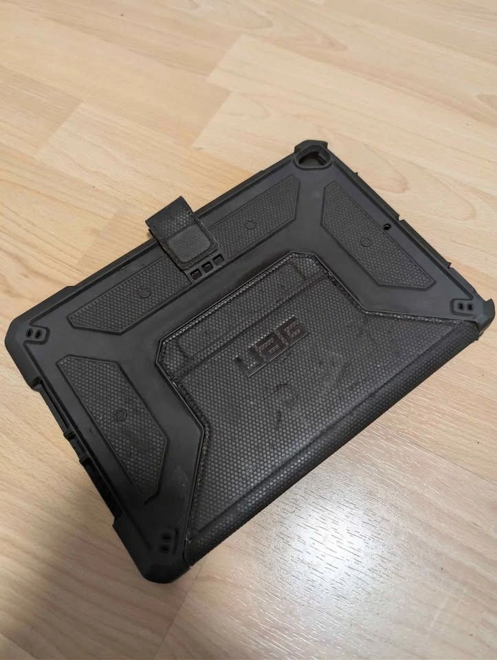 UAG Rugged iPad case works with 7,8,9 - photo 2