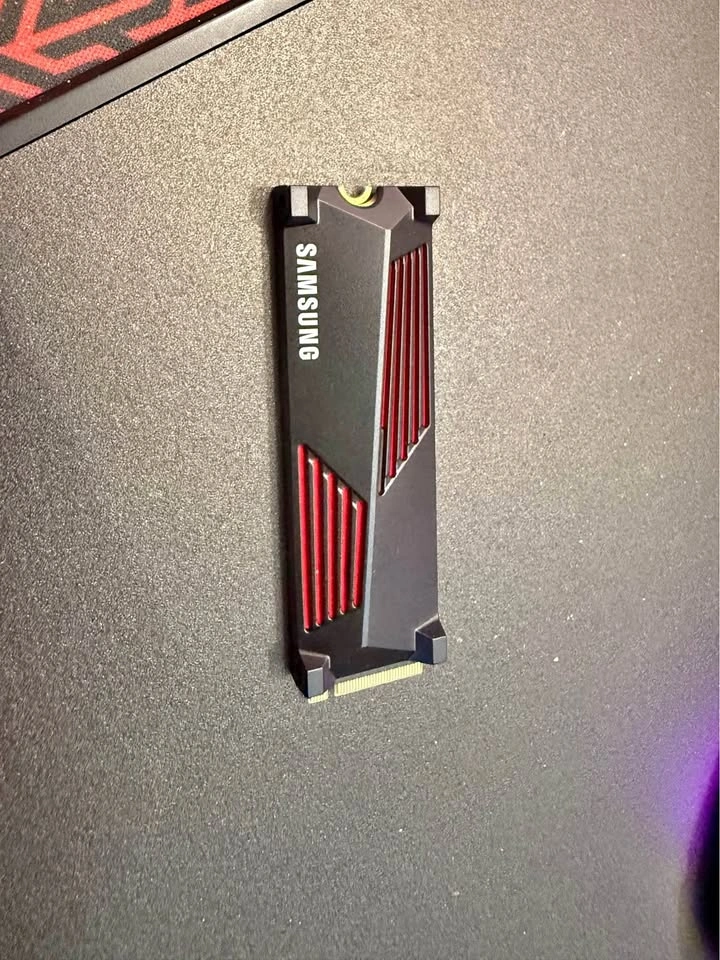 Samsung 990 PRO 2TB PCIe 4.0 NVMe M.2 SSD with Heatsink