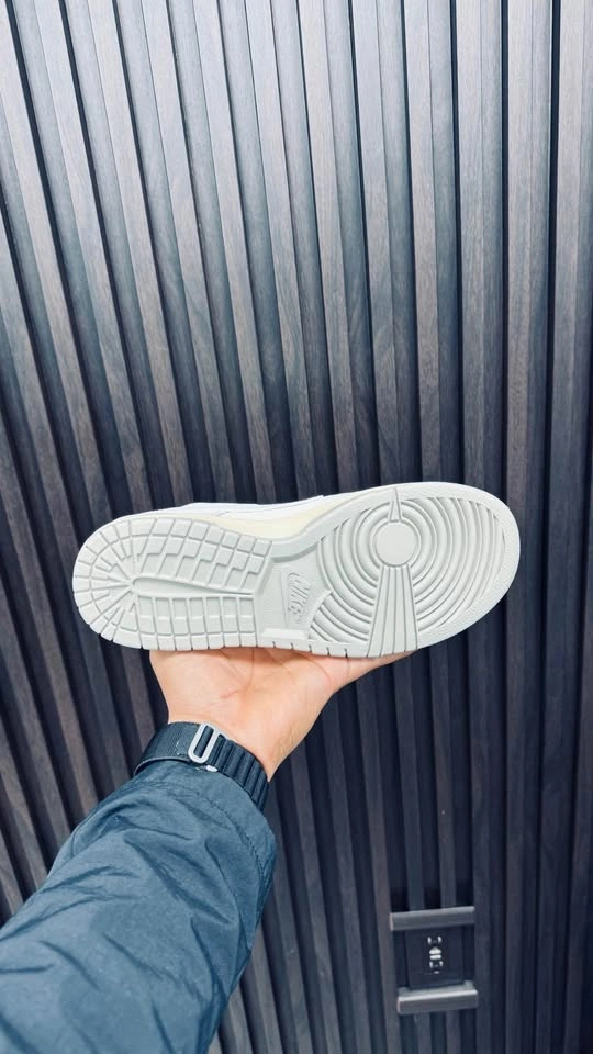 Unisex White Sneakers – Limited Stock Clearance - photo 5