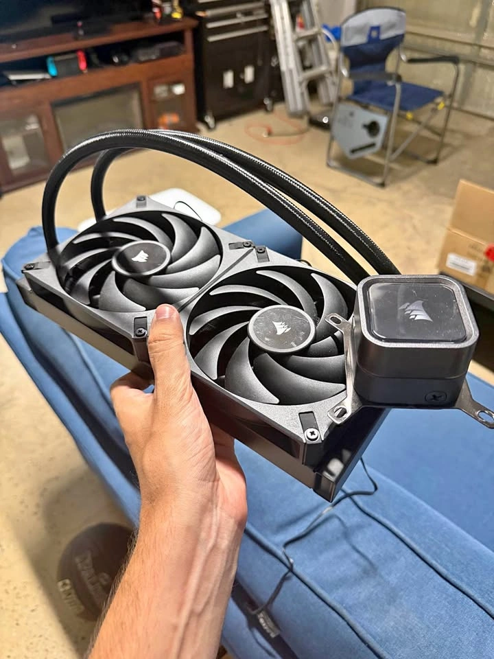 Corsair 240mm AIO Liquid CPU Cooler