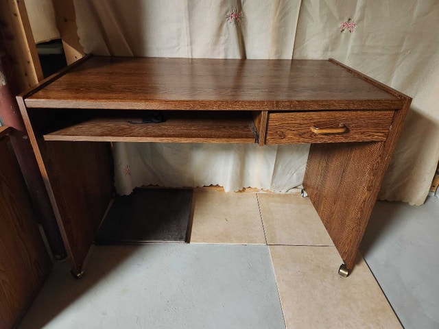 Computer Desk with Keyboard Tray