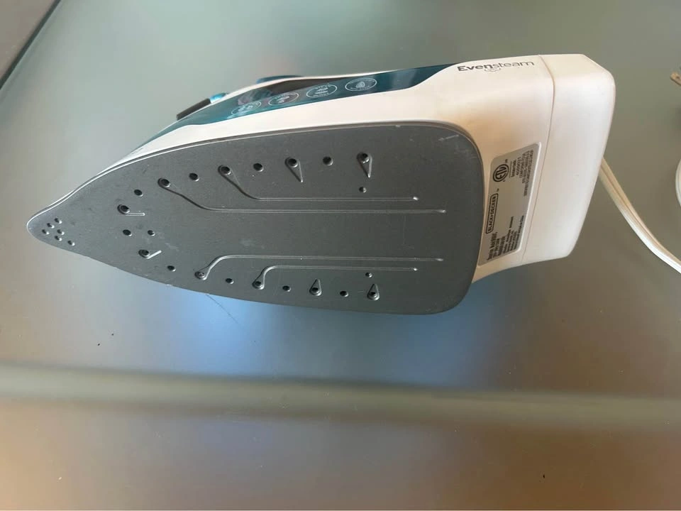 Black+Decker Evensteam Iron - photo 3