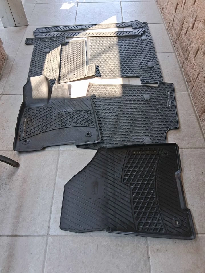 OEM Toyota Sienna 8-Seater Rubber Mats (2021-2026)