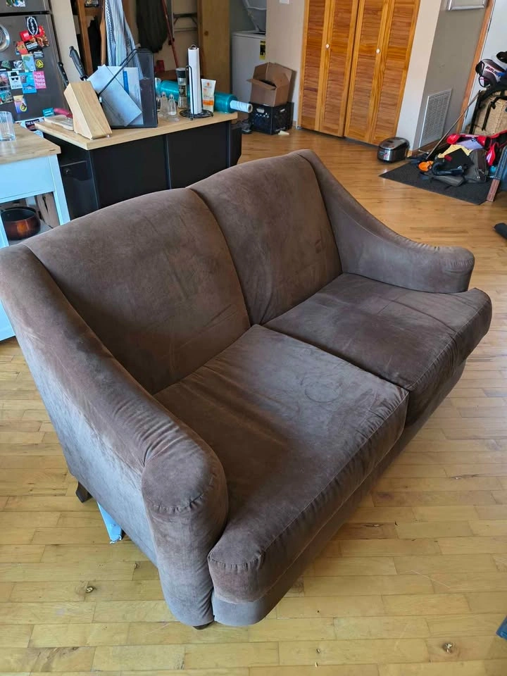 Brown couch - photo 2