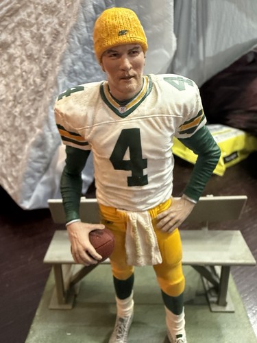 BRETT FAVRE MCFARLANE NFL PACKERS HOF QB 6" - photo 2