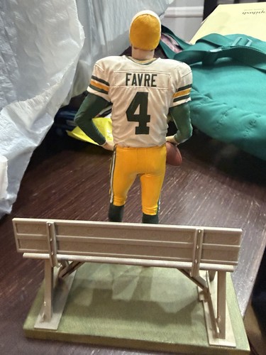 BRETT FAVRE MCFARLANE NFL PACKERS HOF QB 6" - photo 3