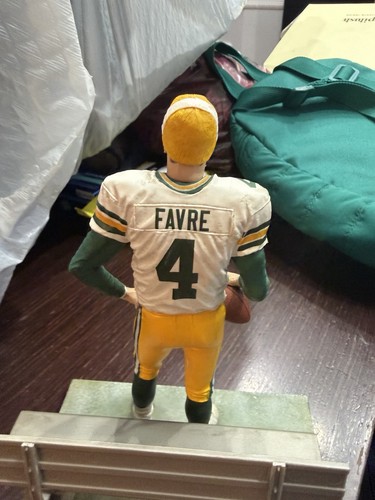 BRETT FAVRE MCFARLANE NFL PACKERS HOF QB 6" - photo 4