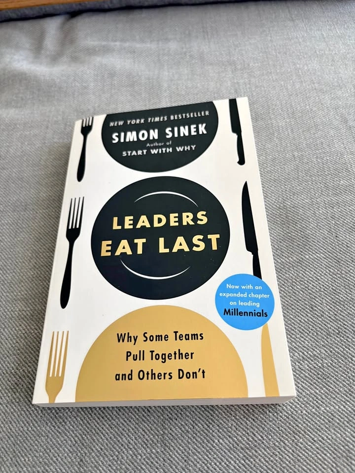 Simon Sinek - Leaders Eat Last Book