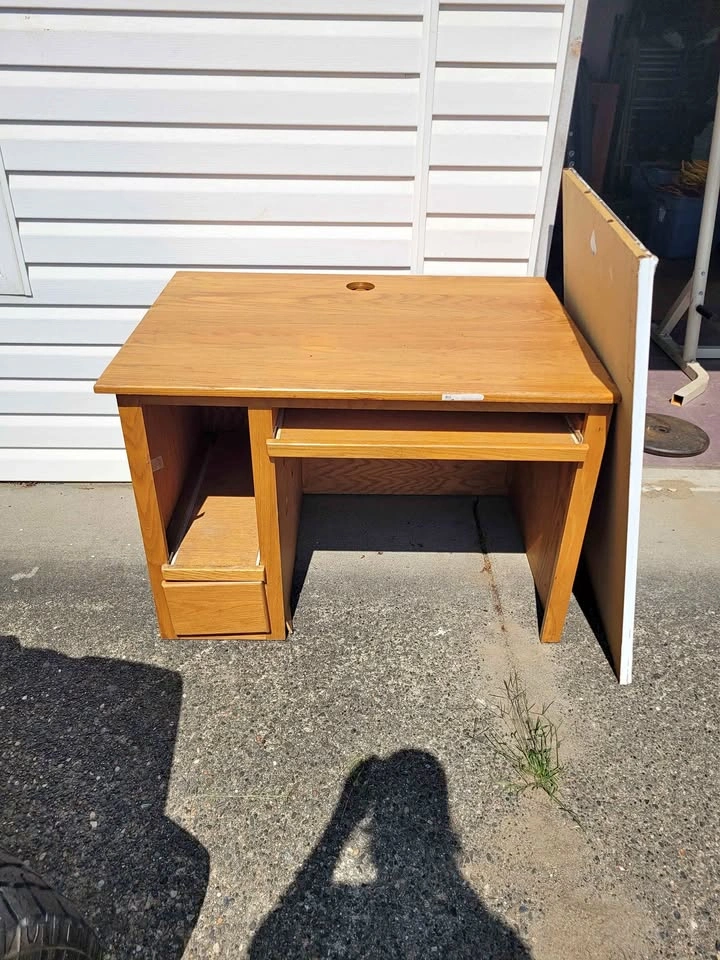 Wooden Computer Desk with Keyboard Tray