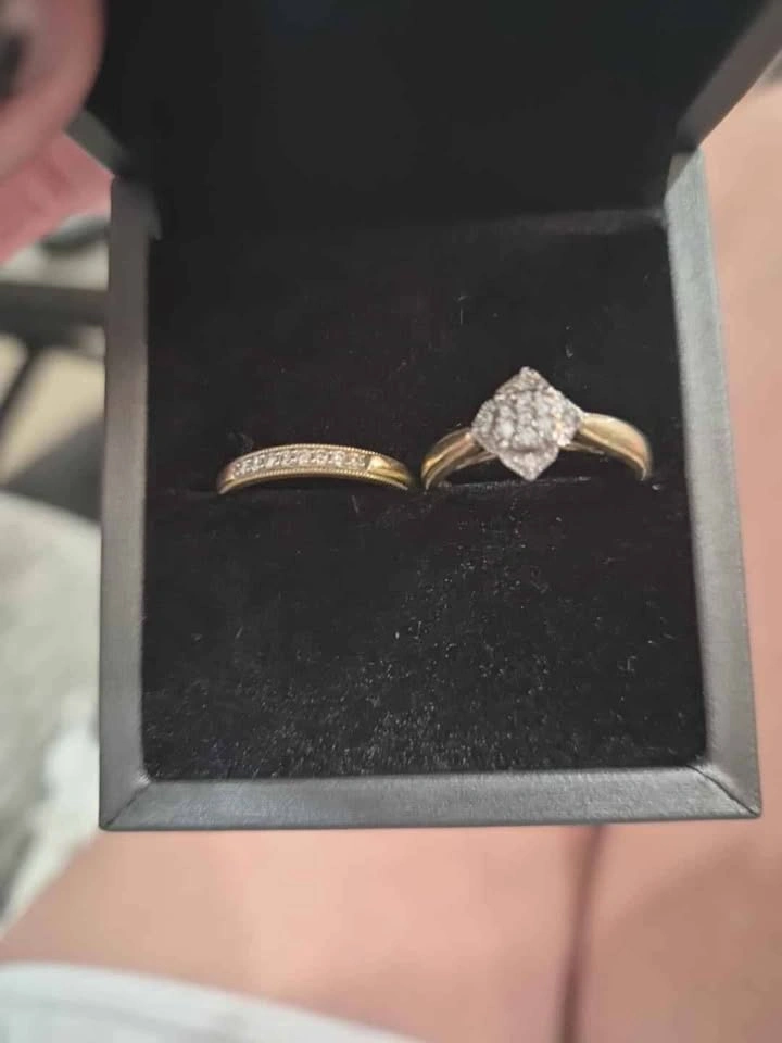 10K Gold Ring Set – Never Worn – Peoples Jewellers Receipt Inclu - photo 2