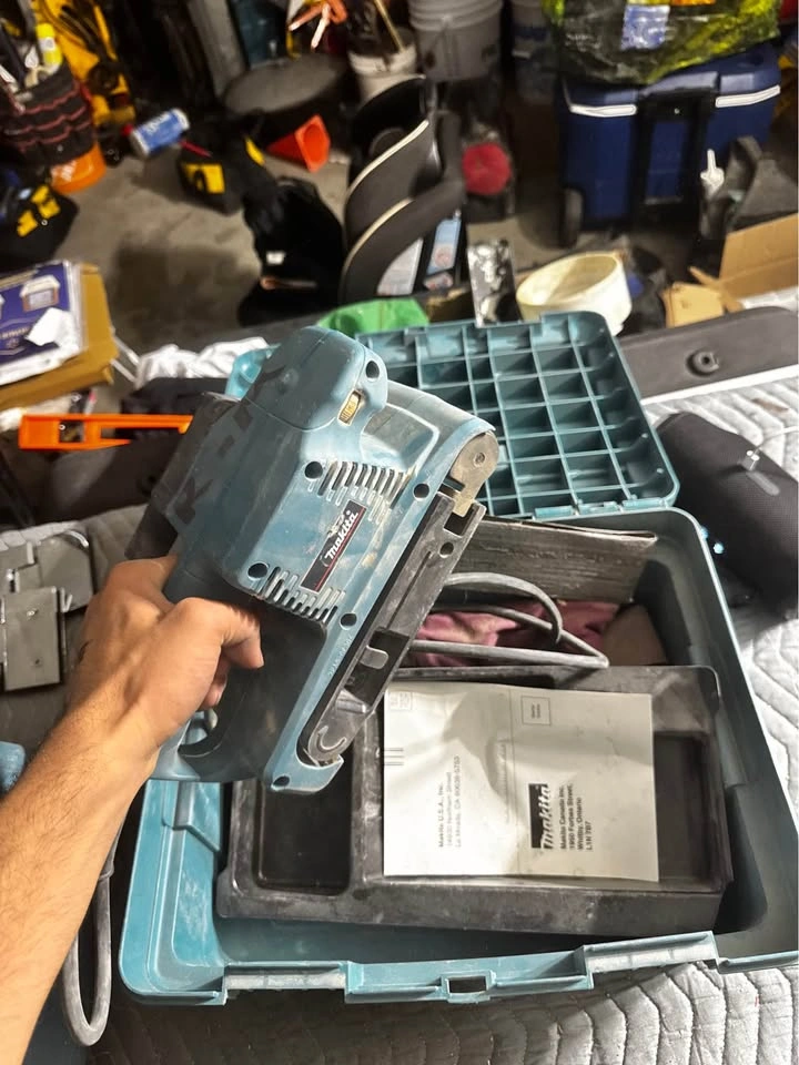 Makita 9910 Belt Sander - photo 2