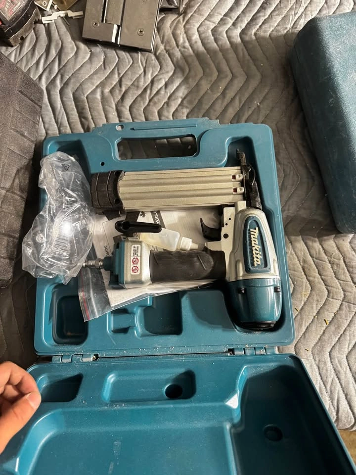 Makita AF506 Pneumatic Brad Nailer - photo 2