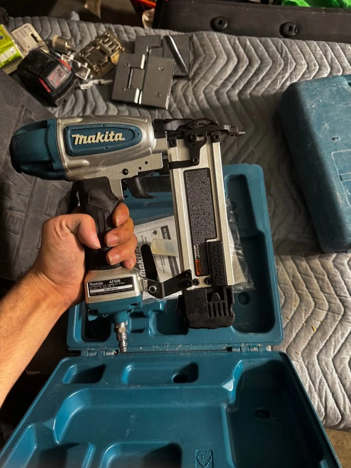 Makita AF506 Pneumatic Brad Nailer - photo 3