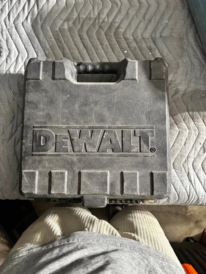 DEWALT DWFP2350 23 Gauge Pin Nailer