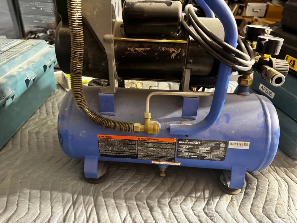 Mastercraft Air Compressor - photo 2