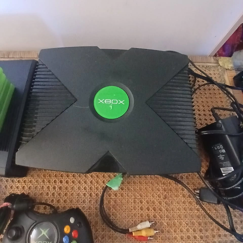 Original Xbox + Xbox 360 Bundle with 2 Controllers, 8 Games - photo 2