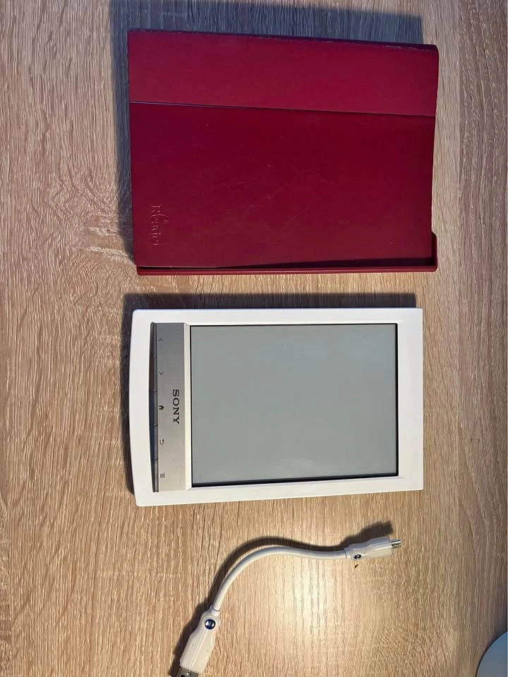 SONY PRS T1 With Case and Data Cable