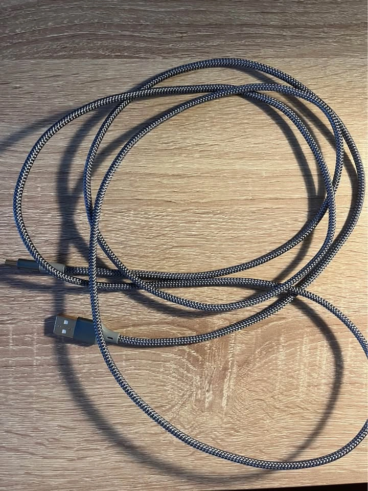 BROKEN SONY PRS 505 with Case, Data Cable, and New Battery - photo 3