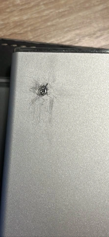 BROKEN SONY PRS 505 with Case, Data Cable, and New Battery - photo 4