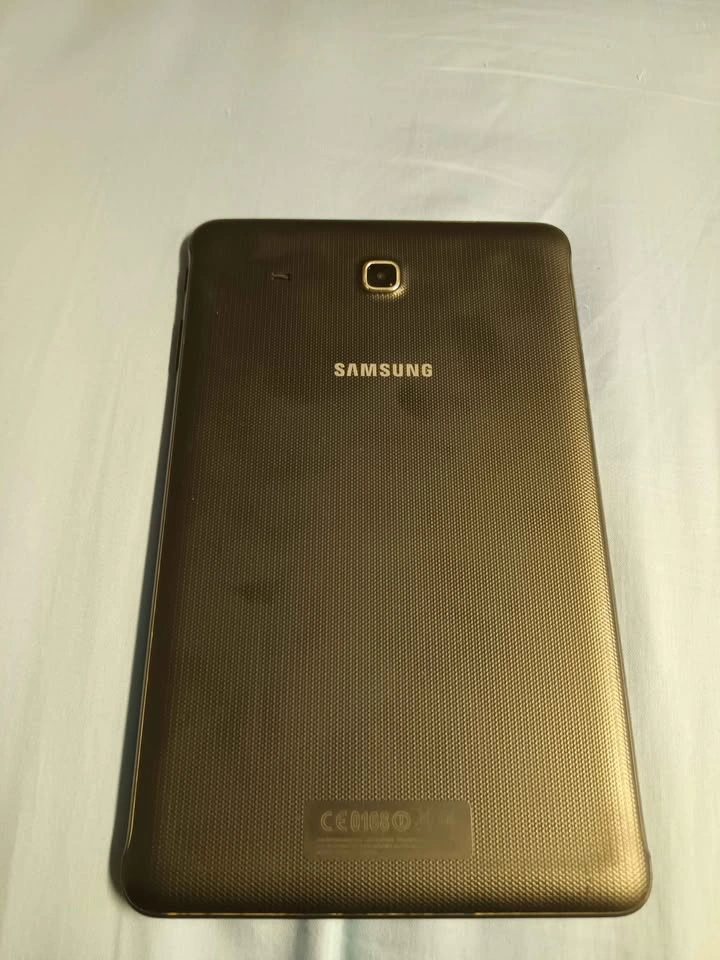Samsung Galaxy Tab E SM-T560NU 16GB Storage Good Working Conditi - photo 3