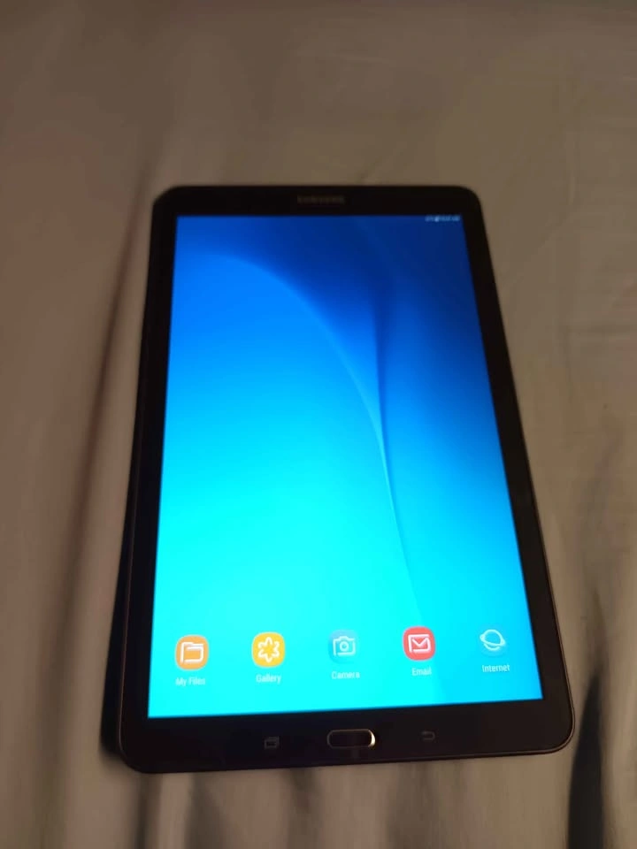 Samsung Galaxy Tab E SM-T560NU 16GB Storage Good Working Conditi - photo 5