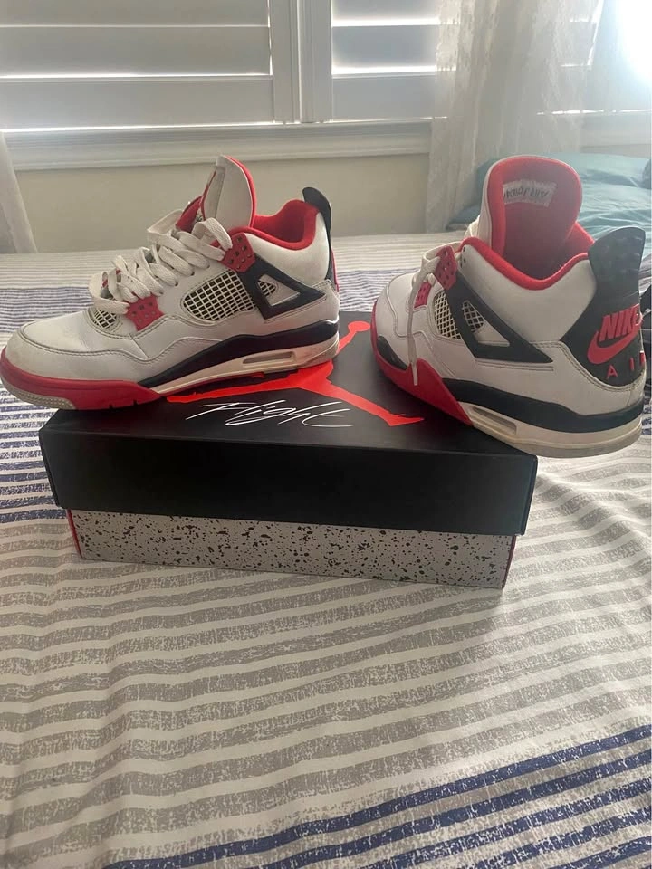 Air Jordan 4 fire red
