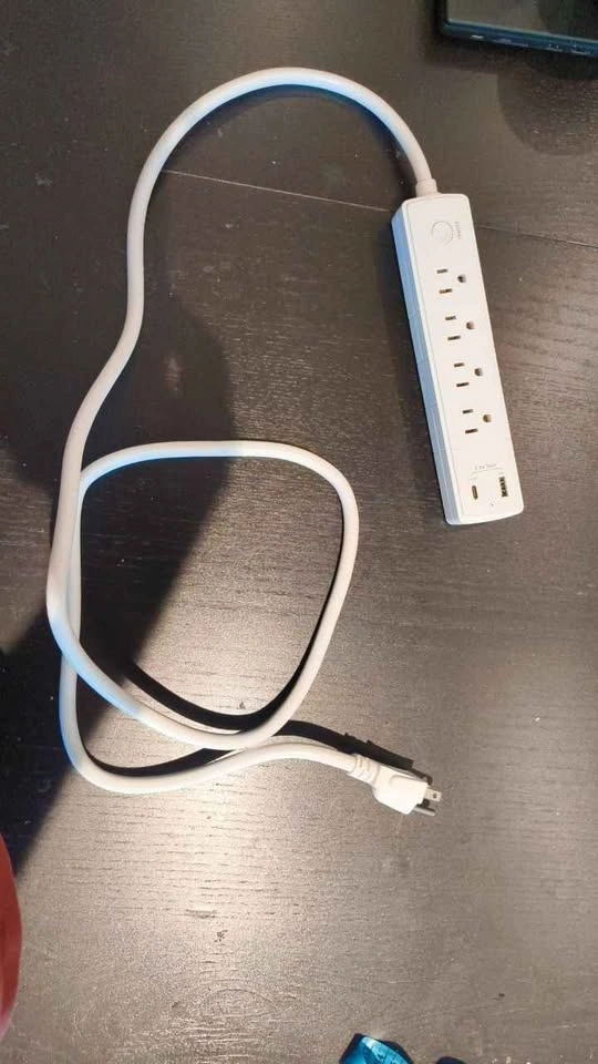 4-Outlet Power Strip with USB-C and USB-A Ports - photo 2