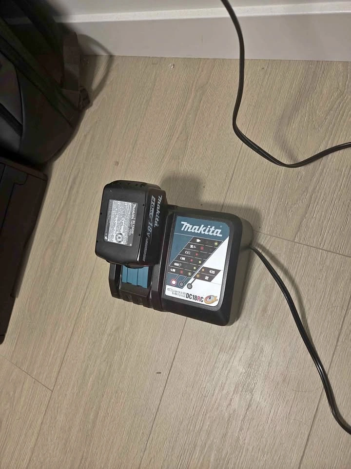 Makita 18V 4.0Ah Battery BL1840B and DC18RC Charger