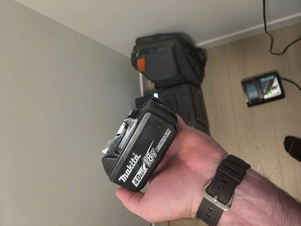 Makita 18V 4.0Ah Battery BL1840B and DC18RC Charger - photo 2