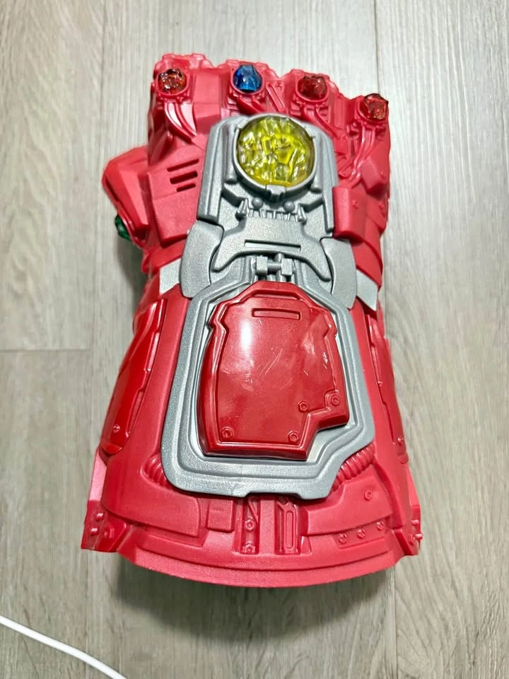 Avengers Endgame Electronic Gauntlet