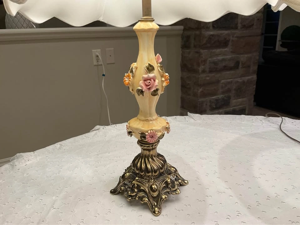 Table Lamps PAIR VTG Italian Capodimonte Ceramic Floral Appliqué - photo 5