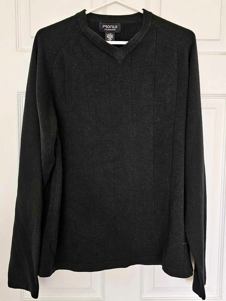 Profilo Classics Men's V-Neck Knit Sweater - Size L