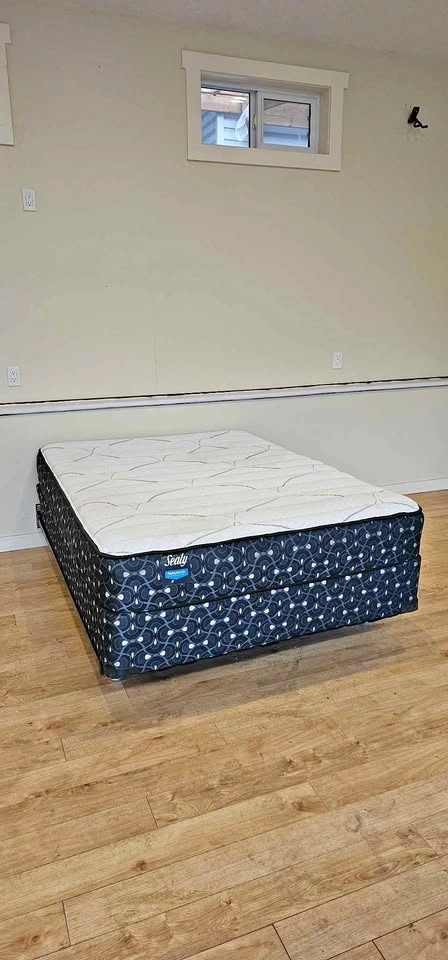Sealy Posturepedic Double mattress and Box Spring Set