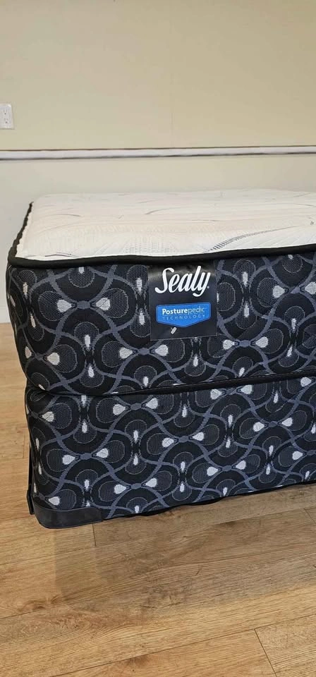 Sealy Posturepedic Double mattress and Box Spring Set - photo 2